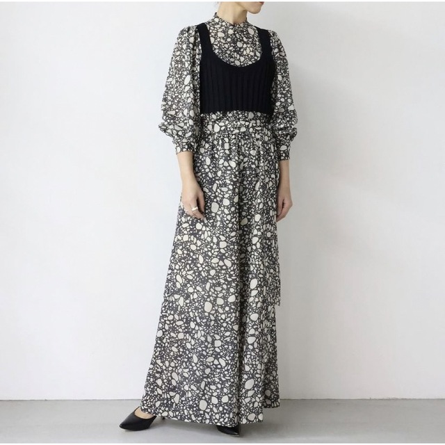 HYKE(ハイク)のHYKE W/P PEBBLE PRINTED WIDE LEG PANTS レディースのパンツ(その他)の商品写真