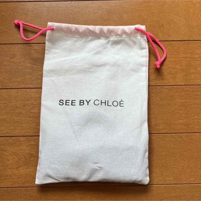 SEE BY CHLOE(シーバイクロエ)のSEE BY CHLOEシーバイクロエ▪︎キーホルダー　チャーム　缶バッチ レディースのアクセサリー(チャーム)の商品写真
