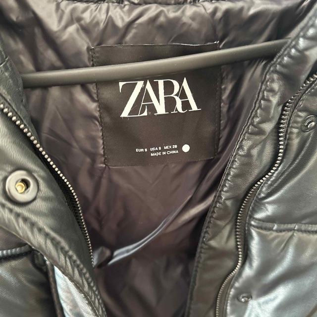 ZARA(ザラ)のZARAダウンベスト レディースのジャケット/アウター(ダウンベスト)の商品写真