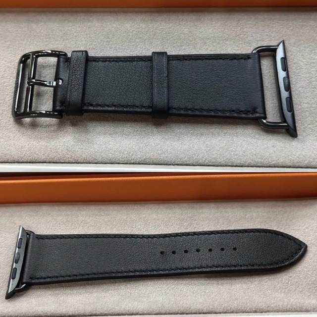 Apple Watch(アップルウォッチ)のApple Watch Hermès アトラージュ シンプルトゥール 44mm メンズの時計(レザーベルト)の商品写真