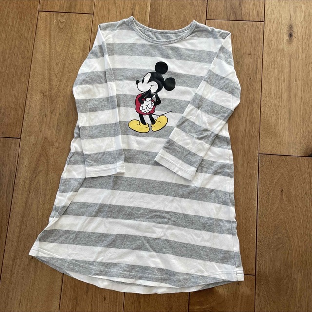 ベルメゾン(ベルメゾン)のミッキー　Tシャツワンピ　110 キッズ/ベビー/マタニティのキッズ服女の子用(90cm~)(ワンピース)の商品写真