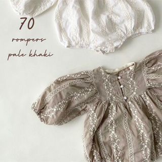 フラワー刺繍 ロンパース 70 pale khaki 韓国子供服(ロンパース)
