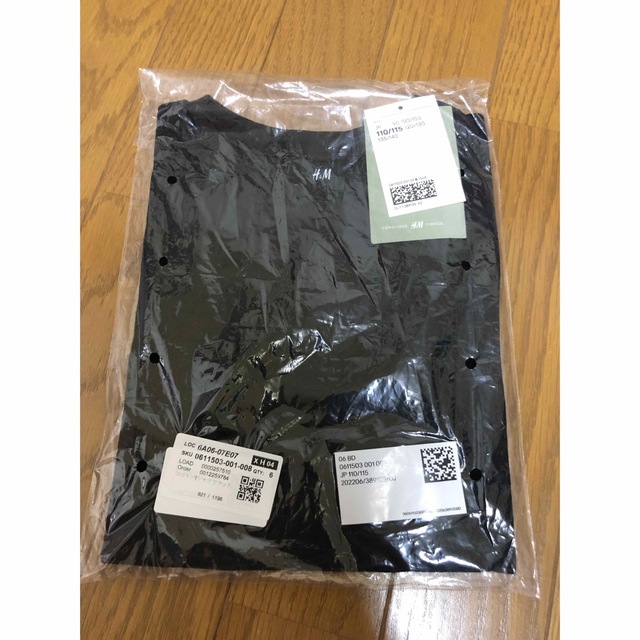 H&M(エイチアンドエム)の【新品・1回着用】H&M コットン Tシャツ 3枚（120） キッズ/ベビー/マタニティのキッズ服男の子用(90cm~)(Tシャツ/カットソー)の商品写真