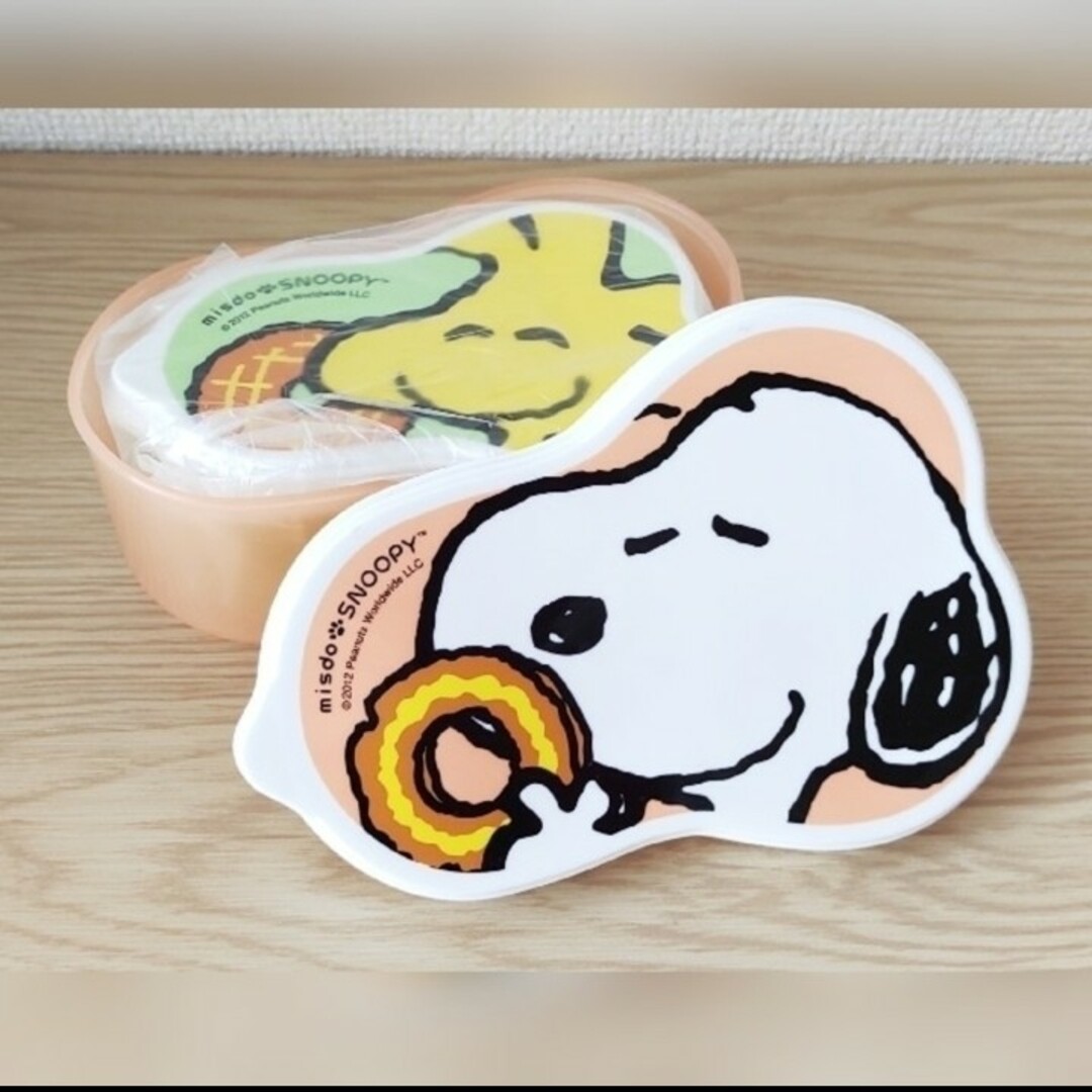 SNOOPY(スヌーピー)のミスド　福袋　スヌーピー　お弁当箱　小皿　膝掛け　毛布　セット エンタメ/ホビーのおもちゃ/ぬいぐるみ(キャラクターグッズ)の商品写真