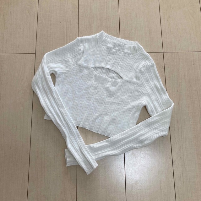 Avail - SUREVE 胸空き ショート丈 ニット 白の通販 by ✧︎断捨離中✧︎値下げOK✿ᵕ̈*|アベイルならラクマ