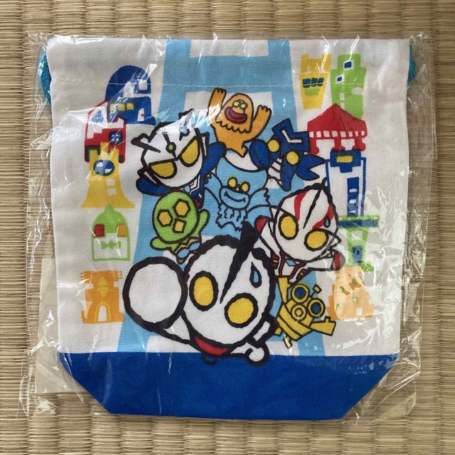 ウルトラマン コップ袋 巾着 エンタメ/ホビーのおもちゃ/ぬいぐるみ(キャラクターグッズ)の商品写真