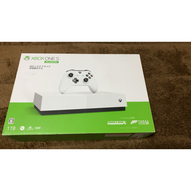 Microsoft(マイクロソフト)のMicrosoft Xbox One S 1TB エンタメ/ホビーのゲームソフト/ゲーム機本体(家庭用ゲーム機本体)の商品写真