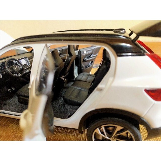 1/18 VOLVO xc40 6