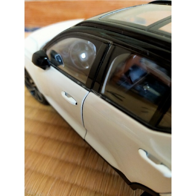 1/18 VOLVO xc40 7