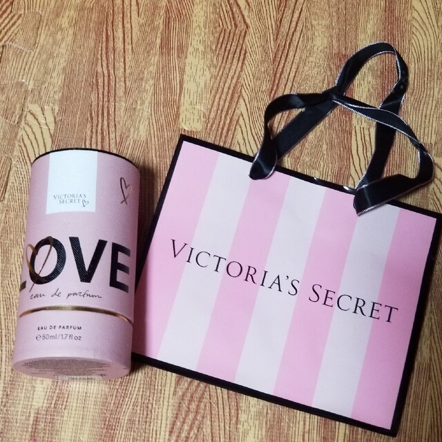 Victoria's Secret(ヴィクトリアズシークレット)の[未使用] VICTORIA'S SECRET【ラブ オードパルファム50ml】 コスメ/美容の香水(香水(女性用))の商品写真