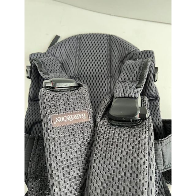 BABYBJORN(ベビービョルン)の本日限定割引【美品】ベビービョルン ワンカイエアー ブラック メッシュ キッズ/ベビー/マタニティの外出/移動用品(抱っこひも/おんぶひも)の商品写真