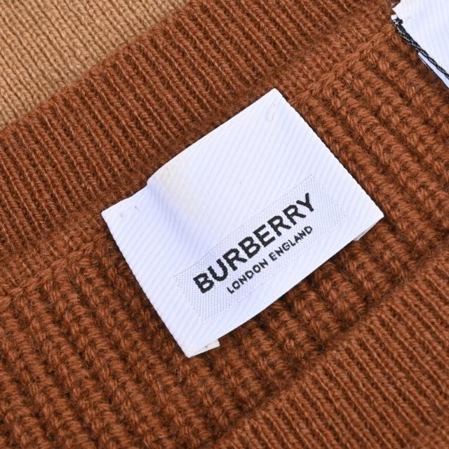 BURBERRY(バーバリー)のBurberry リングディティール カシミヤ混 ニット レディースのトップス(ニット/セーター)の商品写真