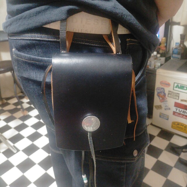 コンチョ付きウエストポーチ　本革 メンズのバッグ(ウエストポーチ)の商品写真