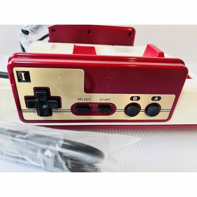 ファミリーコンピュータ(ファミリーコンピュータ)の激レア　希少品　新品未使用　 任天堂 ファミリーコンピュータ HVC-001  エンタメ/ホビーのゲームソフト/ゲーム機本体(家庭用ゲーム機本体)の商品写真