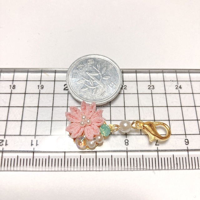 つまみ細工　桜のチャーム　ハンドメイド ハンドメイドのアクセサリー(チャーム)の商品写真