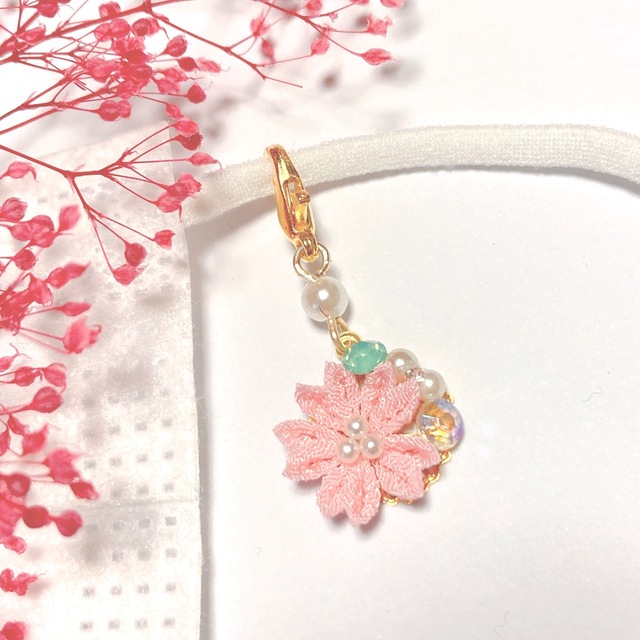 つまみ細工　桜のチャーム　ハンドメイド ハンドメイドのアクセサリー(チャーム)の商品写真