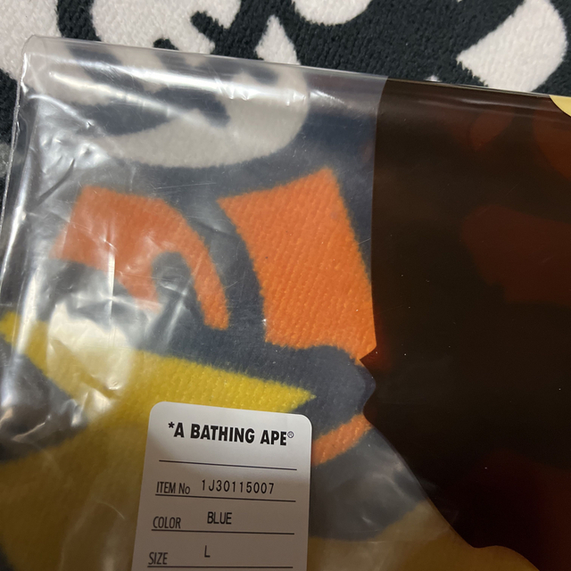 A BATHING APE(アベイシングエイプ)のAPE BAPE KAWS SHARK HOODIE シャークパーカー　CAMO メンズのトップス(パーカー)の商品写真