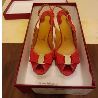 サルヴァトーレフェラガモ(Salvatore Ferragamo)の♡ フェラガモ リボン　サンダル　ハイヒール　オープントゥ 春夏(ハイヒール/パンプス)