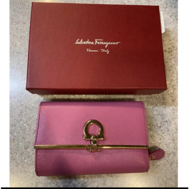 Salvatore Ferragamo(サルヴァトーレフェラガモ)のフェラガモ　財布 レディースのファッション小物(財布)の商品写真