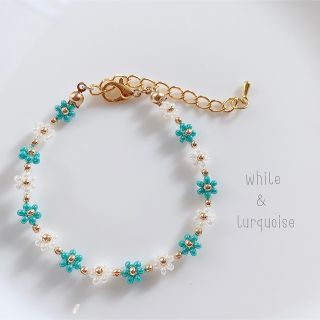 韓国ビーズ♡フラワーブレスレット＼White× turquoise／(ブレスレット/バングル)