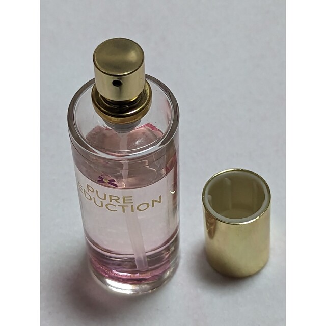 Victoria's Secret(ヴィクトリアズシークレット)のヴィクトリアシークレットピュアセドクションオードトワレ30ml コスメ/美容の香水(香水(女性用))の商品写真