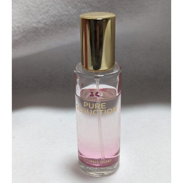 Victoria's Secret(ヴィクトリアズシークレット)のヴィクトリアシークレットピュアセドクションオードトワレ30ml コスメ/美容の香水(香水(女性用))の商品写真