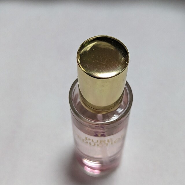 Victoria's Secret(ヴィクトリアズシークレット)のヴィクトリアシークレットピュアセドクションオードトワレ30ml コスメ/美容の香水(香水(女性用))の商品写真