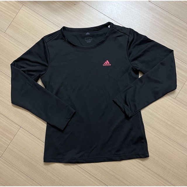 adidas(アディダス)のadidas  アディダス　長袖TシャツS  黒  レディース　ブラック レディースのトップス(Tシャツ(長袖/七分))の商品写真