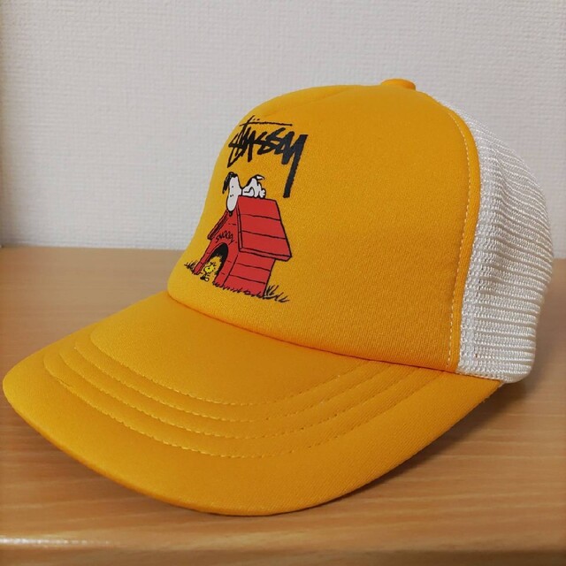 コラボ☆黄色×白スヌーピーpeanutsメッシュキャップ犬小屋STUSSYキッズSTUSSY