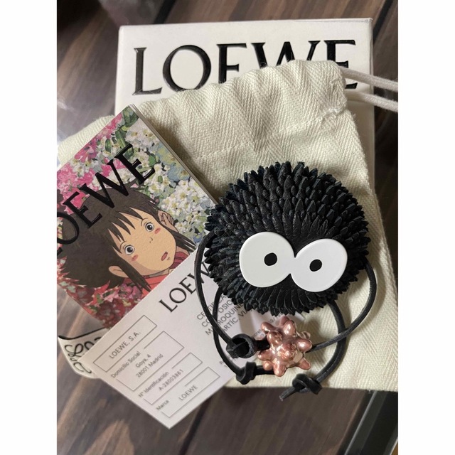 LOEWE ロエベ　千と千尋　ススワタリ　スタッズ　チャーム　まっくろくろすけ