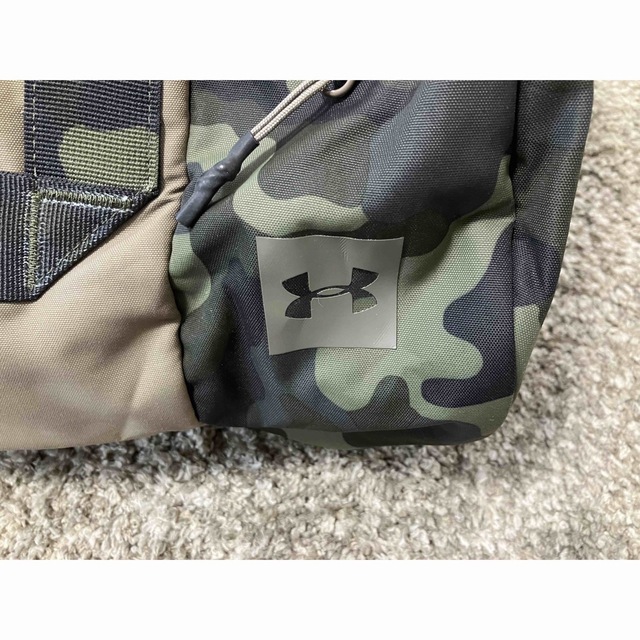 UNDER ARMOUR(アンダーアーマー)のUNDER ARMOUR スポーツスタイルダッフル 1316576 メンズのバッグ(ボストンバッグ)の商品写真