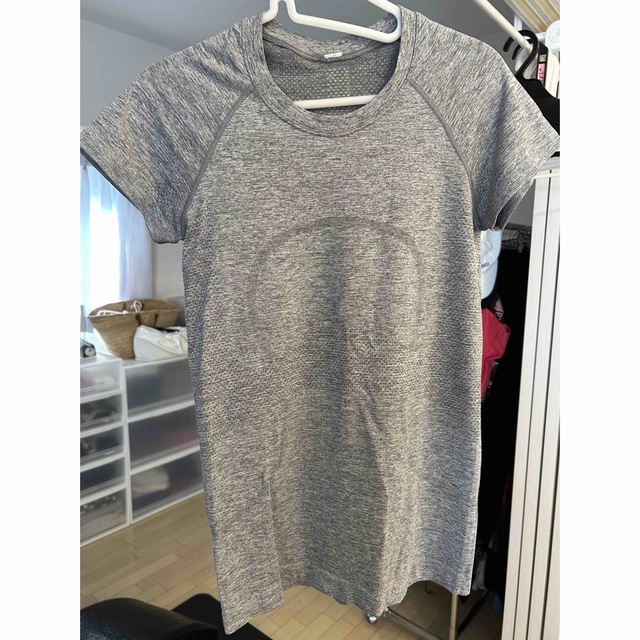 lululemon(ルルレモン)のルルレモンSwiftly Tech Short Sleeve Shirt 2.0 スポーツ/アウトドアのトレーニング/エクササイズ(ヨガ)の商品写真