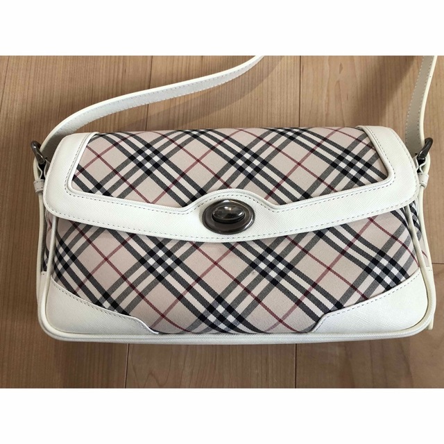 BURBERRY(バーバリー)の【新品】バーバリー　ホワイト　ピンク　ハンドバッグ　ショルダーバッグ レディースのバッグ(ハンドバッグ)の商品写真