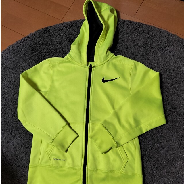 NIKE(ナイキ)の専用　ナイキ　パーカー キッズ/ベビー/マタニティのキッズ服男の子用(90cm~)(ジャケット/上着)の商品写真