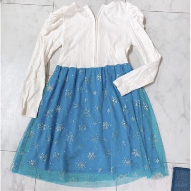 アナと雪の女王　ワンピ　130くらい キッズ/ベビー/マタニティのキッズ服女の子用(90cm~)(ワンピース)の商品写真