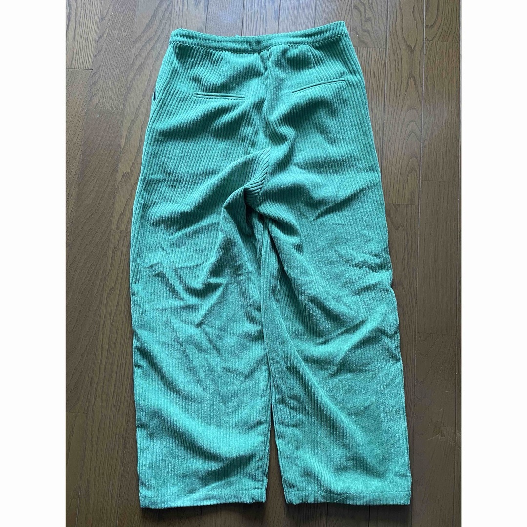 COHINA(コヒナ)のcolor corduroy straight pants（green） レディースのパンツ(カジュアルパンツ)の商品写真