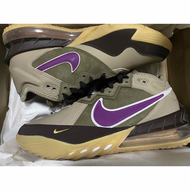 atmos(アトモス)のatmos × NIKE LEBRON 18 LOW "VIOTECH" メンズの靴/シューズ(スニーカー)の商品写真