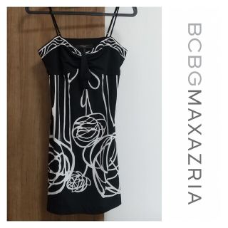 ビーシービージーマックスアズリア(BCBGMAXAZRIA)のBCBGMaxazria キャミワンピース 　花柄　黒　ストレッチ(ひざ丈ワンピース)