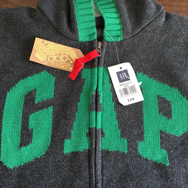 GAP Kids(ギャップキッズ)のGAP kids 未使用ニット140㌢ キッズ/ベビー/マタニティのキッズ服男の子用(90cm~)(ジャケット/上着)の商品写真