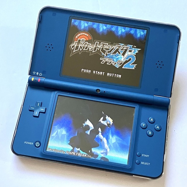 ニンテンドー 3DS　美品　ポケモンブラック2ソフト付き