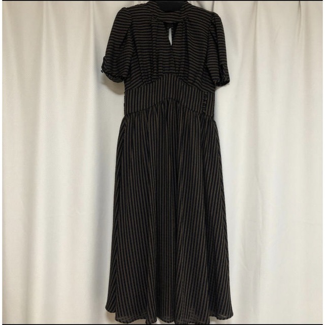 Her lip to(ハーリップトゥ)のHerlipto Striped Midi Dress  レディースのワンピース(ひざ丈ワンピース)の商品写真