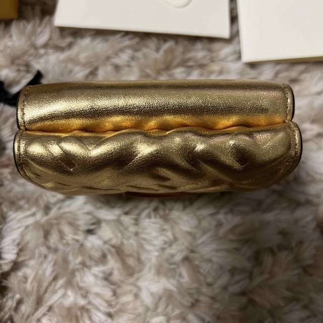 FENDI - FENDI マイクロ トリフォールド ウォレット 財布 ゴールドの