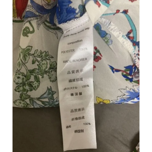 ZARA(ザラ)のKim's Boutique 花柄ボウタイブラウス　MAID IN KOREA レディースのトップス(シャツ/ブラウス(長袖/七分))の商品写真