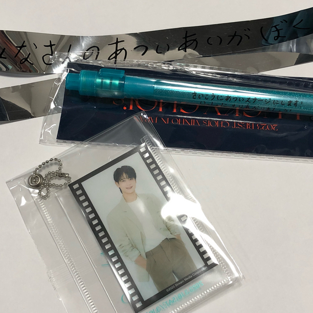 SHINee(シャイニー)のSHINee MINHO ミノ ペンミ　ペンライト 入場特典　銀テープ エンタメ/ホビーのタレントグッズ(アイドルグッズ)の商品写真