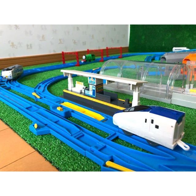 プラレール 複線レール 無限ループ 鉄橋 駅 踏切 橋 車庫 トーマス 洗浄済の通販 by fumi's shop｜ラクマ