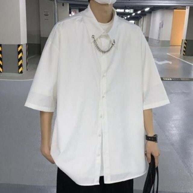 韓国 メンズ チェーン ボタン シャツ 半袖 夏 白 メンズのトップス(シャツ)の商品写真
