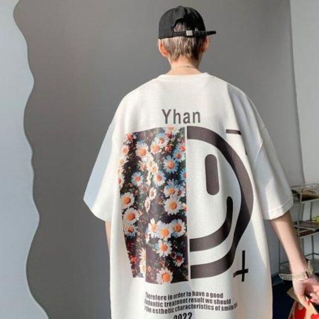 韓国 メンズ Tシャツ スマイル ニコちゃん フラワー 白 ホワイト メンズのトップス(Tシャツ/カットソー(半袖/袖なし))の商品写真