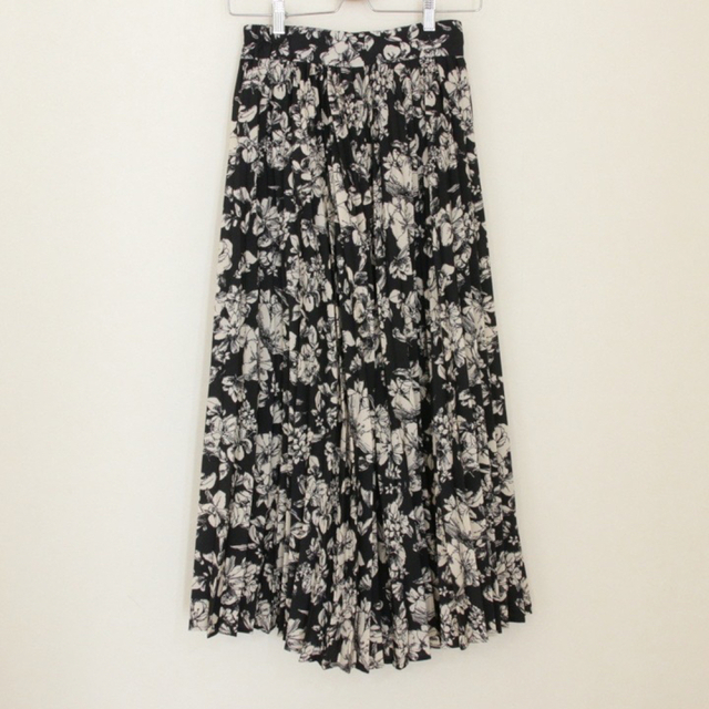 titivate(ティティベイト)のティティベイト花柄ロングスカート未使用品 レディースのスカート(ロングスカート)の商品写真