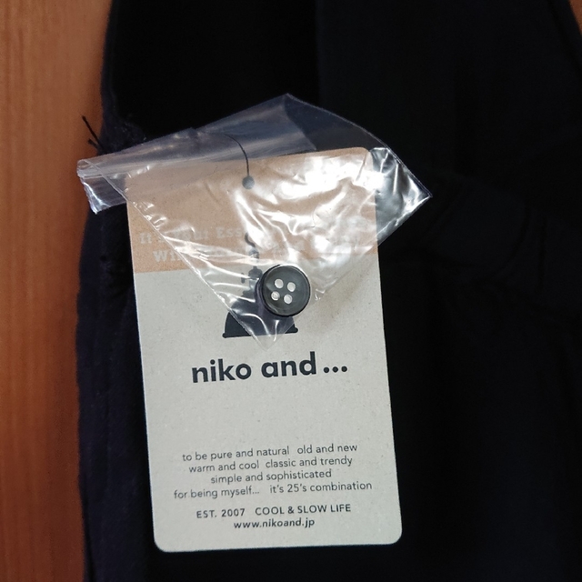 niko and...(ニコアンド)のniko and… リネンレーヨンVアキサロペット 新品 ニコアンド レディースのパンツ(サロペット/オーバーオール)の商品写真