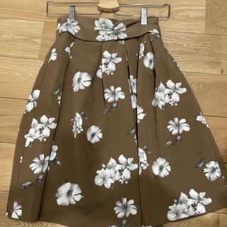 マジェスティックレゴン(MAJESTIC LEGON)のマジェスティックレゴン　花柄スカート(ひざ丈スカート)